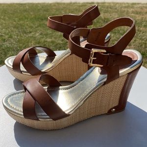 Women Brown Liz Claiborne Shoes Wedges Leather Straps Gold Accents size 7